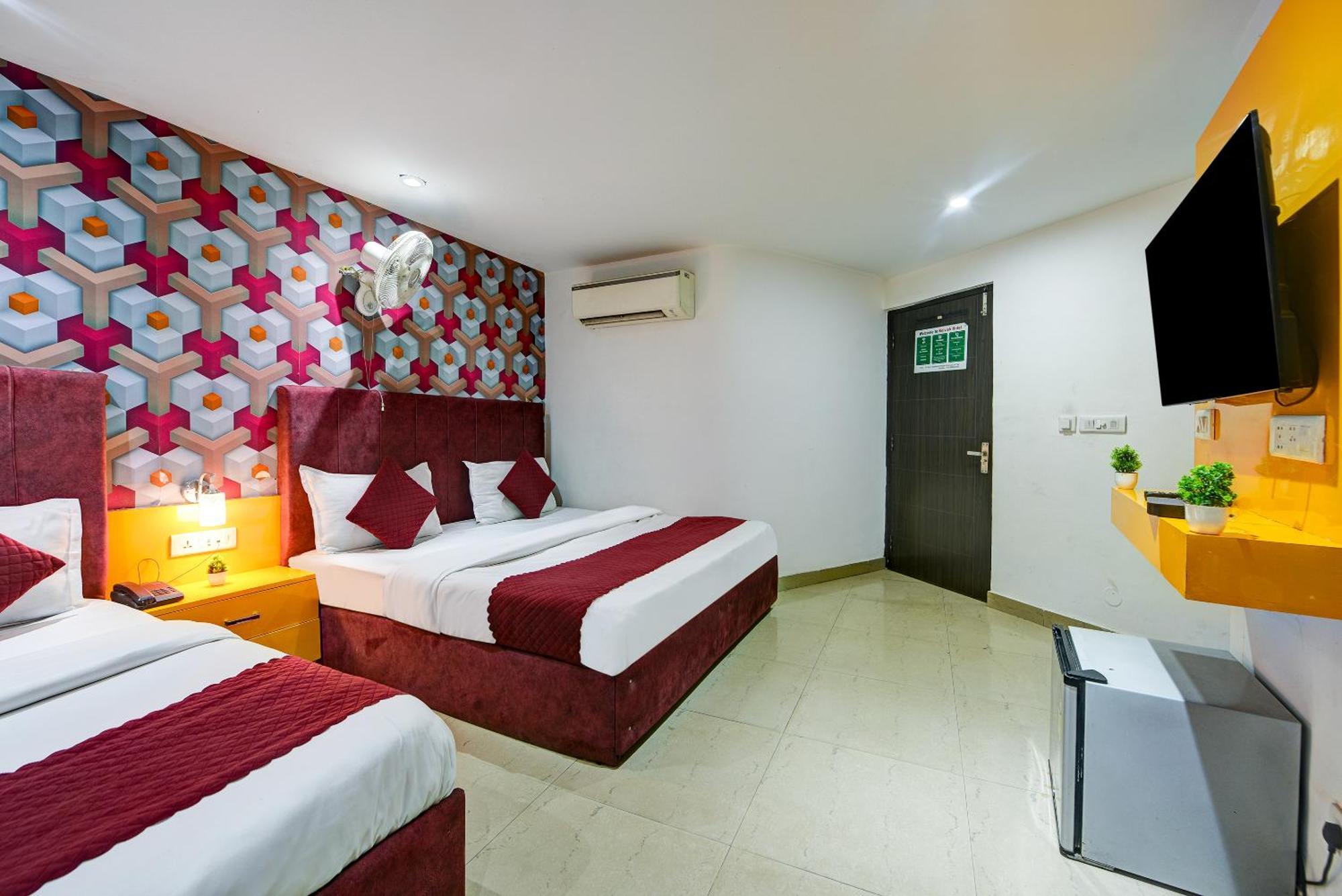 Happy Delhi Airport Hotel 4*